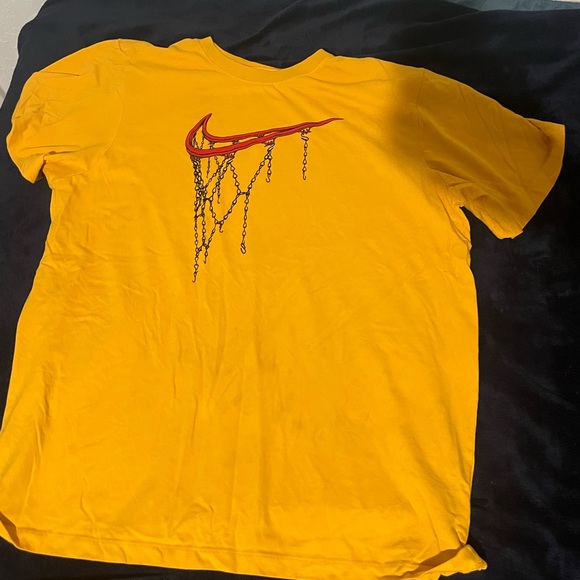 Nike T shirt - Picture 1 of 3
